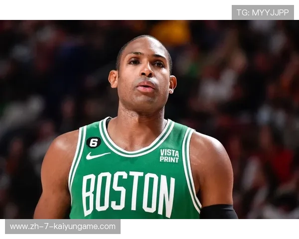 凯尔特人霍福德外线定位三分稳稳收下